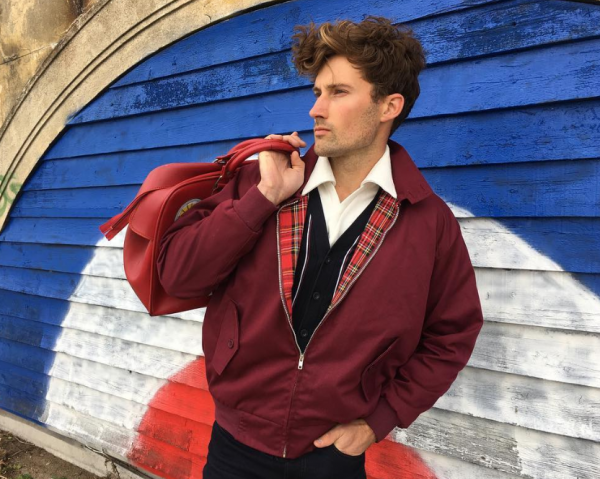 Harrington jacket dengan tampilan warna block